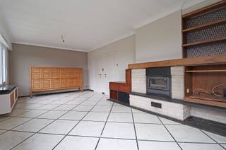 Verzorgde woning met 3 slaapkamers op 800 m² vlakbij de Markt van Pittem.U komt de woning binnen via de inkomhal met directe toegang tot de...