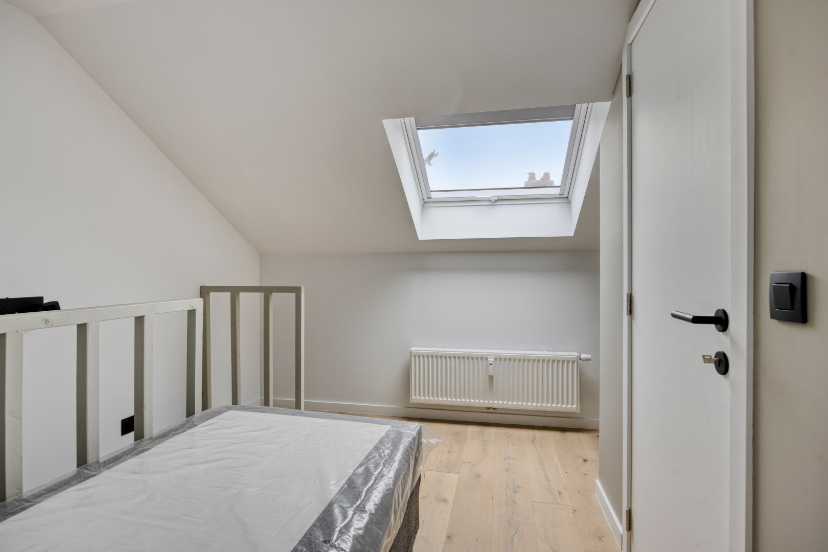 Volledig gerenoveerde en gemeubelde studentenkamers met privé-sanitair. - foto 4