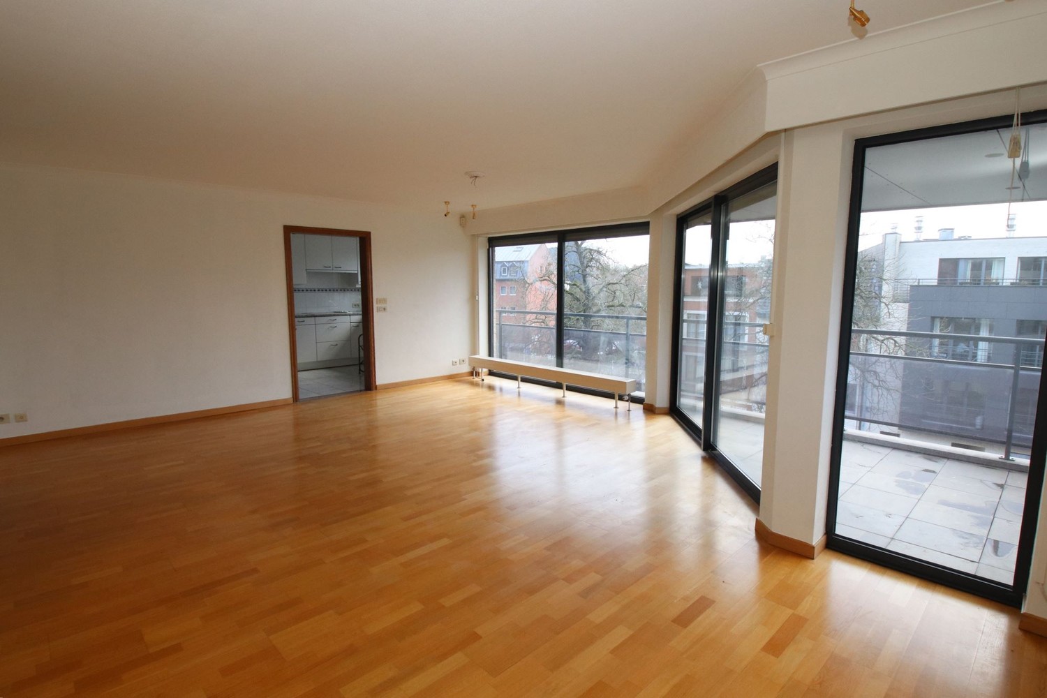 Ruim &amp; zeer goed gelegen appartement met terras en staanplaats - foto 5