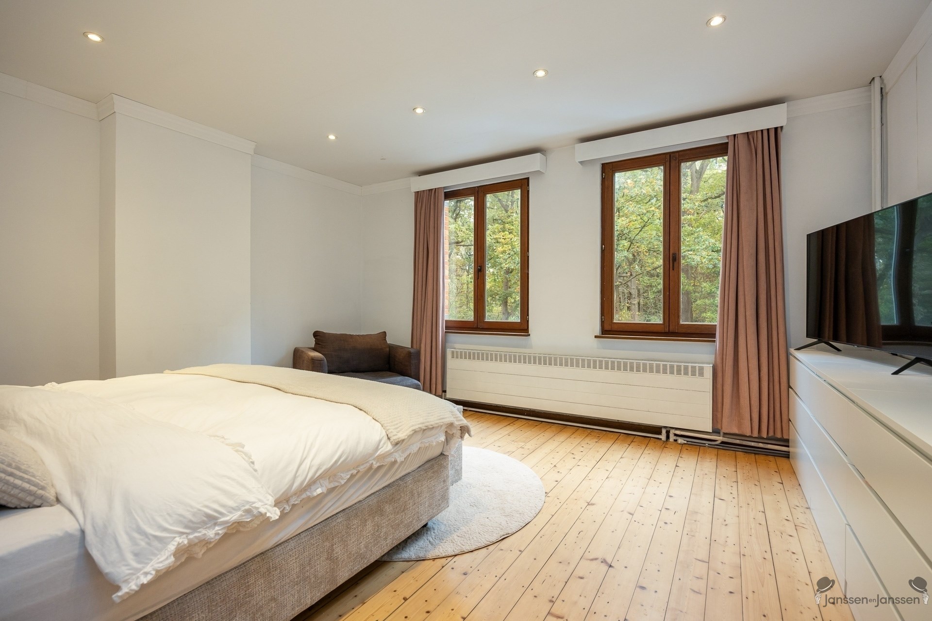 Authentieke, instapklare woning met vernieuwde designkeuken, 4 slaapkamers en garage in hartje Brasschaat - foto 4