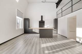 This property combines excellent commercial opportunities with comfortable living, right in the center.Layout:Ground floor (approx. 117 m²),...