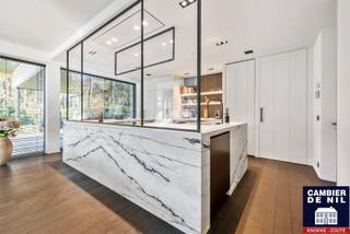 Deze uitzonderlijke villa is gelegen in het hart van het Zoute, op een absolute toplocatie op wandelafstand van de Royal Zoute Golf Club en...