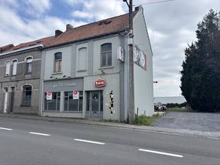 In Aalbeke, we offer a hospitality building, a building that can be completely renovated after a fire. This offers a unique opportunity for...