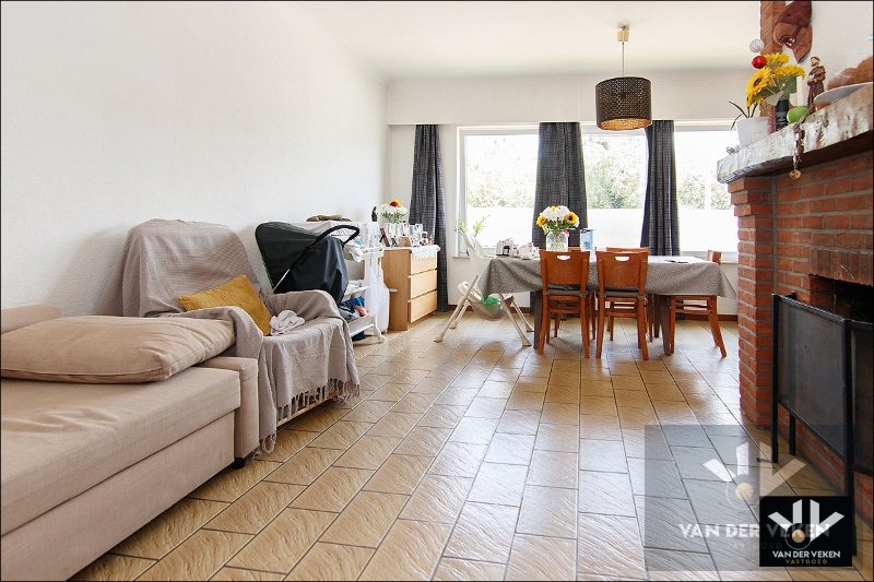 Op te frissen en ruim 2-SLPKAPP op de 1e verdieping  (met uitbreidingsmogelijkheden op zolder) rustig en toch centraal gelegen in het centrum van de Halveweg in Zonhoven - foto 4