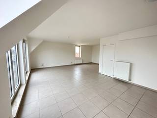 <strong>Wevelgem - Appartement met 1 slaapkamer te huur.</strong><br /><br /><strong>Indeling:</strong><br />Inkom, toilet, leefruimte, open keuken, berging, terras, slaapkamer met terras, wasplaats en badkamer.<br /><br />+ Lift aanwezig<br />+ 2 terrassen<br />+ Lichtrijk<br /><br /><u>Huurprijs: 625 euro + 75 euro syndic = 700 euro per maand</u><br /><br /><strong>Interesse?</strong> Klik hier! https://mijnhuurprofiel.be/property/34e9e37d-95a8-42df-a56e-df133e5763d8