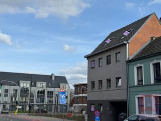 Prachtige studio in het centrum van Geel, ter hoogte van Pas/Stelenseweg. De studio omvat een leefruimte met queensize bed en ingemaakte kasten,...