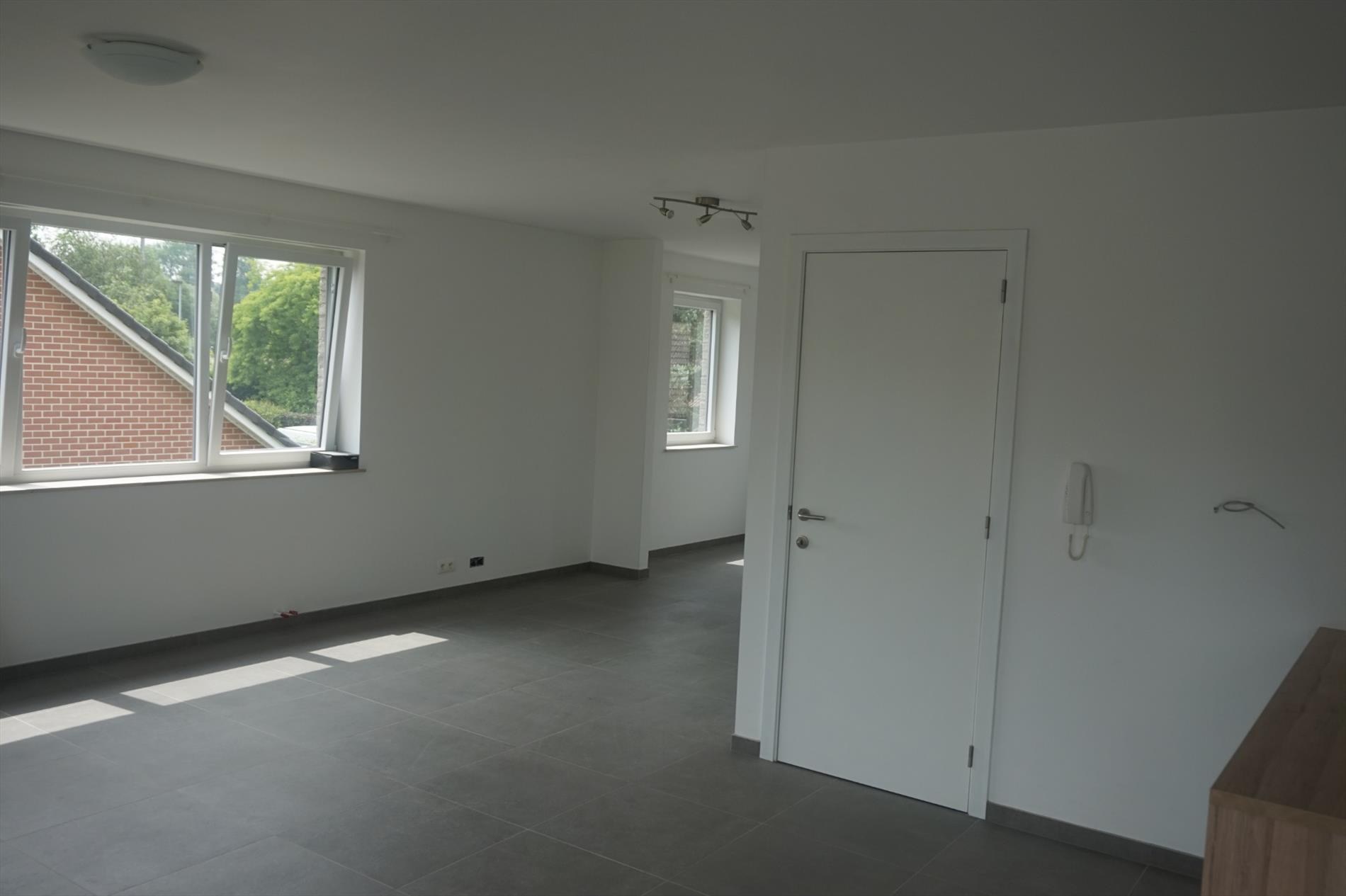 Ruime bel-étage woning met terras, garage en 3 slaapkamers in Lokeren - foto 3