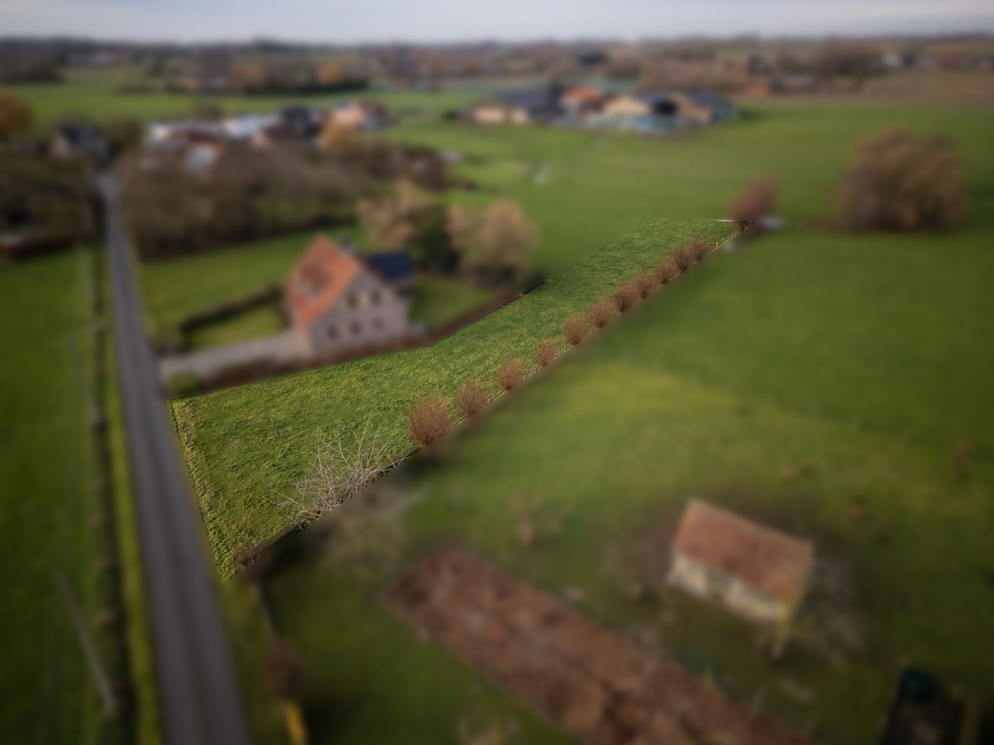 LANDELIJK GELEGEN PERCEEL BOUWGROND MET EEN TOTALE OPPERVLAKTE VAN 1579 M2 - foto 2