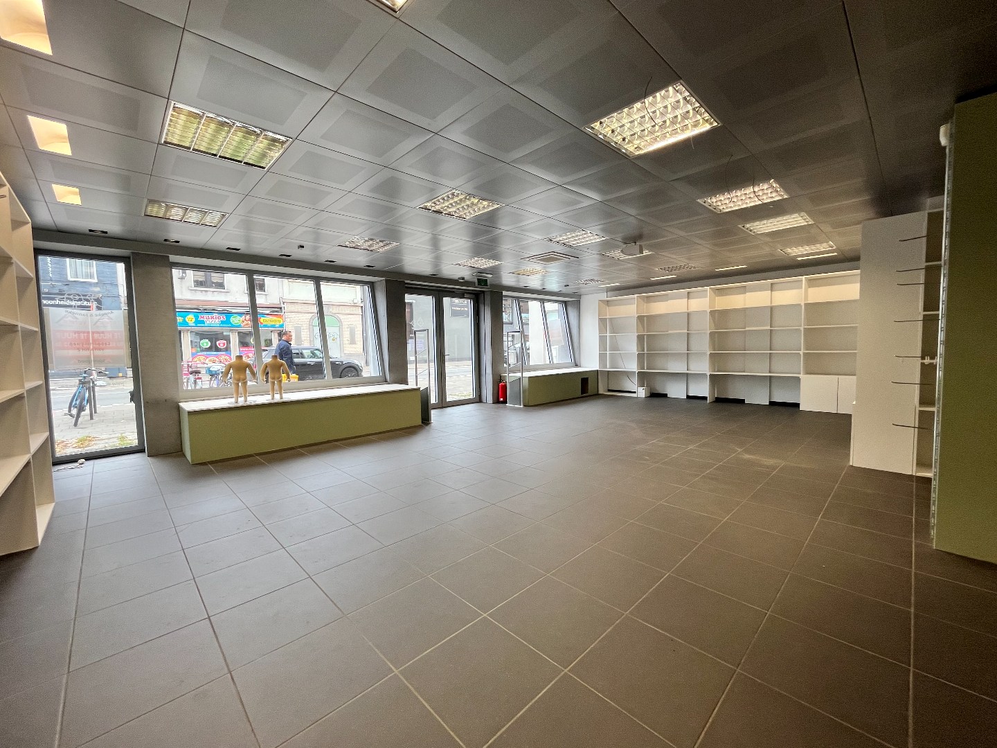 Commercial à louer à Anvers - photo 3