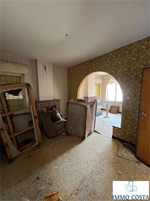 Ontdek het potentieel van deze volledig te renoveren woning aan de Duinenweg 227 in Middelkerke, ideaal gelegen op wandelafstand van het strand...