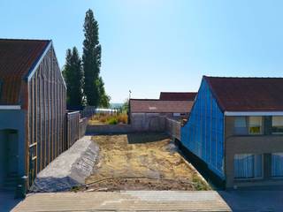 Dit oostgerichte perceel met een straatbreedte van ca. 11 meter biedt een uitstekende basis voor uw droomwoning of investeringsgrond!-...