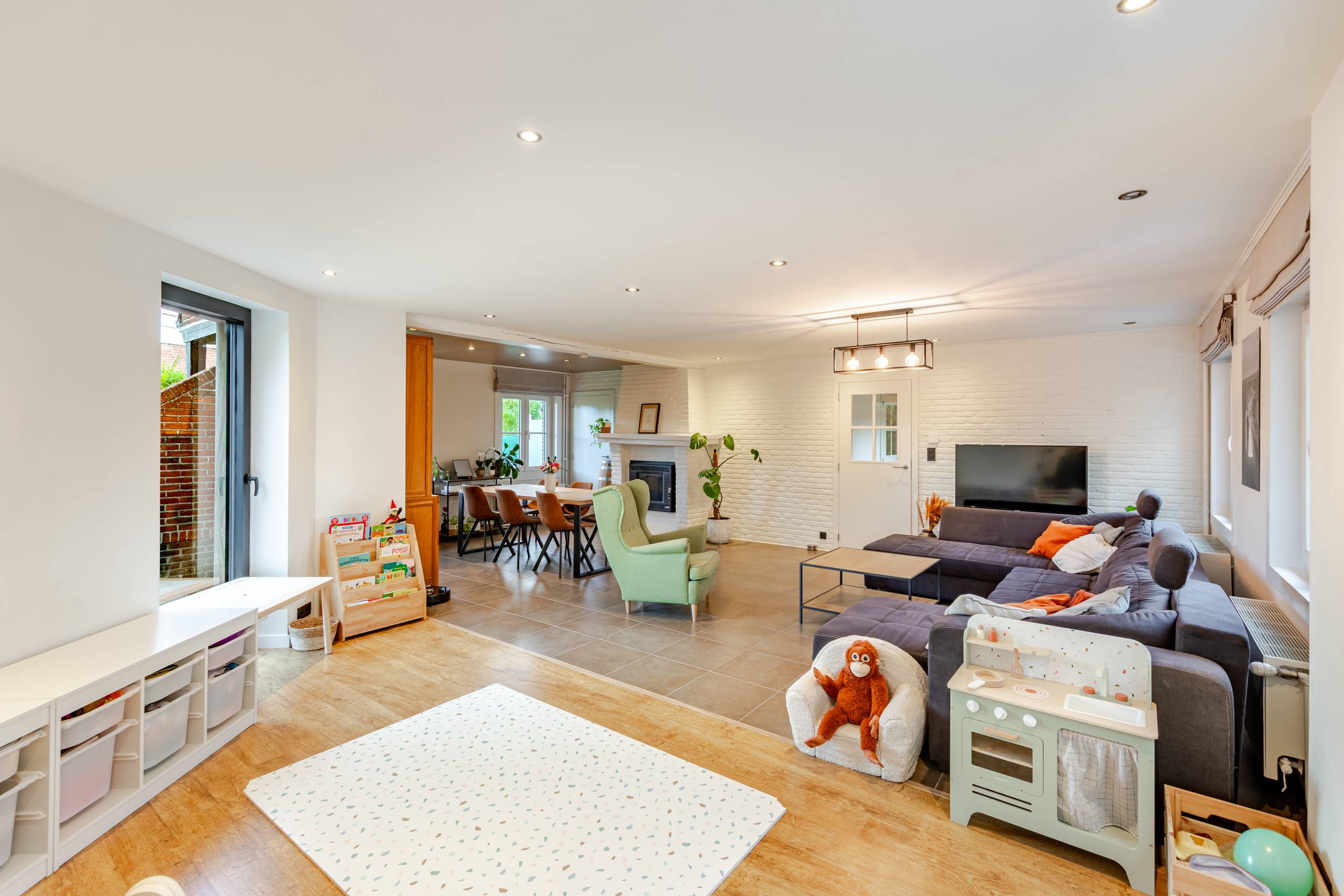 PRACHTIGE VRIJSTAANDE VILLA OMRINGD DOOR GROEN - foto 3