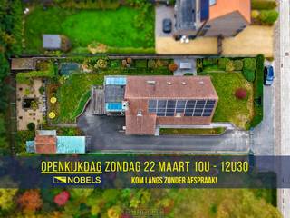 <h3><span>🏠 Ontdek je nieuwe thuis tijdens het weekend van de <strong>OPENKIJKDAGEN</strong>!<br />📅 <strong>Zondag 22 maart </strong><strong>⏰</strong><strong>  10u tot 12u30</strong><br />📌 <strong>Vrij toegankelijk – GEEN afspraak nodig</strong><br />📞 Wil je eerder al een kijkje nemen? Bel ons op ☎️ <strong>055 30 92 90</strong></span></h3>
<br />KARAKTERVOLLE OPEN BEBOUWING met LANDELIJKE ALLURE, rustig gelegen in de GROENE RAND van RONSE. Deze eigendom combineert een GUNSTIGE LIGGING met een VLOTTE BEREIKBAARHEID richting centrum Ronse en de omliggende gemeenten. Dankzij haar RUIME BEWOONBARE OPPERVLAKTE van ca. 257 m², KWALITATIEVE AFWERKING en UITGEBREIDE MOGELIJKHEDEN vormt dit de IDEALE GEZINSWONING voor wie houdt van ruimte en comfort. Een belangrijk pluspunt is dat de woning beschikt over 26 ZONNEPANELEN met GROENESTROOMCERTIFICATEN, wat zorgt voor een aanzienlijke besparing op de energiekosten. <br />Op het gelijkvloers betreedt u de inkomhal die toegang biedt tot de ruime leefkeuken in massief hout, een gezellige woonkamer met parketvloer, pelletkachel en lichtrijke aanbouw met zicht op de prachtige zuidoostgerichte tuin met vijver en terrassen. Verder bevinden zich op dit niveau een slaapkamer, een bureauruimte en een comfortabele badkamer. De 1ste verdieping beschikt over 2 ruime slaapkamers, een kitchenette en een polyvalente ruimte die momenteel dienst doet als inpandige studio ideaal voor een inwonend familielid, hobbyruimte of fitnesszaal. De woning is ook volledig onderkelderd en voorzien van een aparte toegang, perfect voor wie opzoek is naar extra opslag- of hobbyruimte.<br />Buitenshuis geniet je van een groen, verzorgde tuin met optimale zonoriëntatie, twee carports, 2 regenwaterputten en een praktische buitenberging.  Hier combineer je landelijke charme met modern comfort, een plek waar elk detail bijdraagt aan een gevoel van thuiskomen.<br /><br />Adres: Zonnestraat 478 - 9600 Ronse<br /><br />EPC: 393 kWh/m², G-score A en P-score B, Geen renovatieverplichting van toepassing