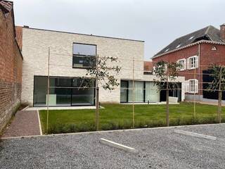 Dit gelijkvloers appartement van 80 m² is gelegen op de Varkensmarkt 7A bus 0.2,  in het centrum van Diepenbeek.  Gelegen tussen de...