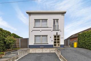 Wij zijn vereerd deze ruime en instapklare woning met 4 slaapkamers en 2 badkamers te koop aan te bieden. Gelegen op een centrale ligging in...