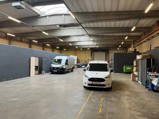 Magazijn van 1.152 m² en kantoren van in totaal 288m². Op deze logistieke site staan verschillende magazijnen te huur, met oppervlaktes vanaf...