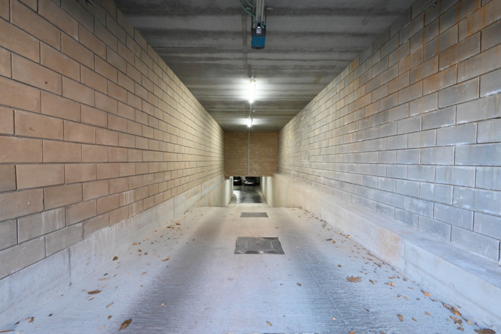 Ondergrondse staanplaats in het hartje van Rumbeke! - foto 4