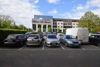 Strategisch gelegen hoekpand, aan de ringlaan van Turnhout. In de onmiddellijke nabijheid van het Algemeen Ziekenhuis, recht tegenover Het Park...