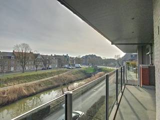 Cet appartement spacieux et bien entretenu est situé dans le centre d'Ypres, au deuxième étage d'une résidence calme.Disposition :Étage 2 et 2 :-...
