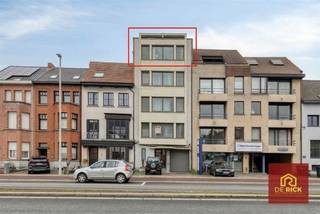 Dit ruime, lichtrijke en recent gerenoveerde appartement van 95m² biedt een ideale woonomgeving op wandelafstand van het centrum, openbaar...