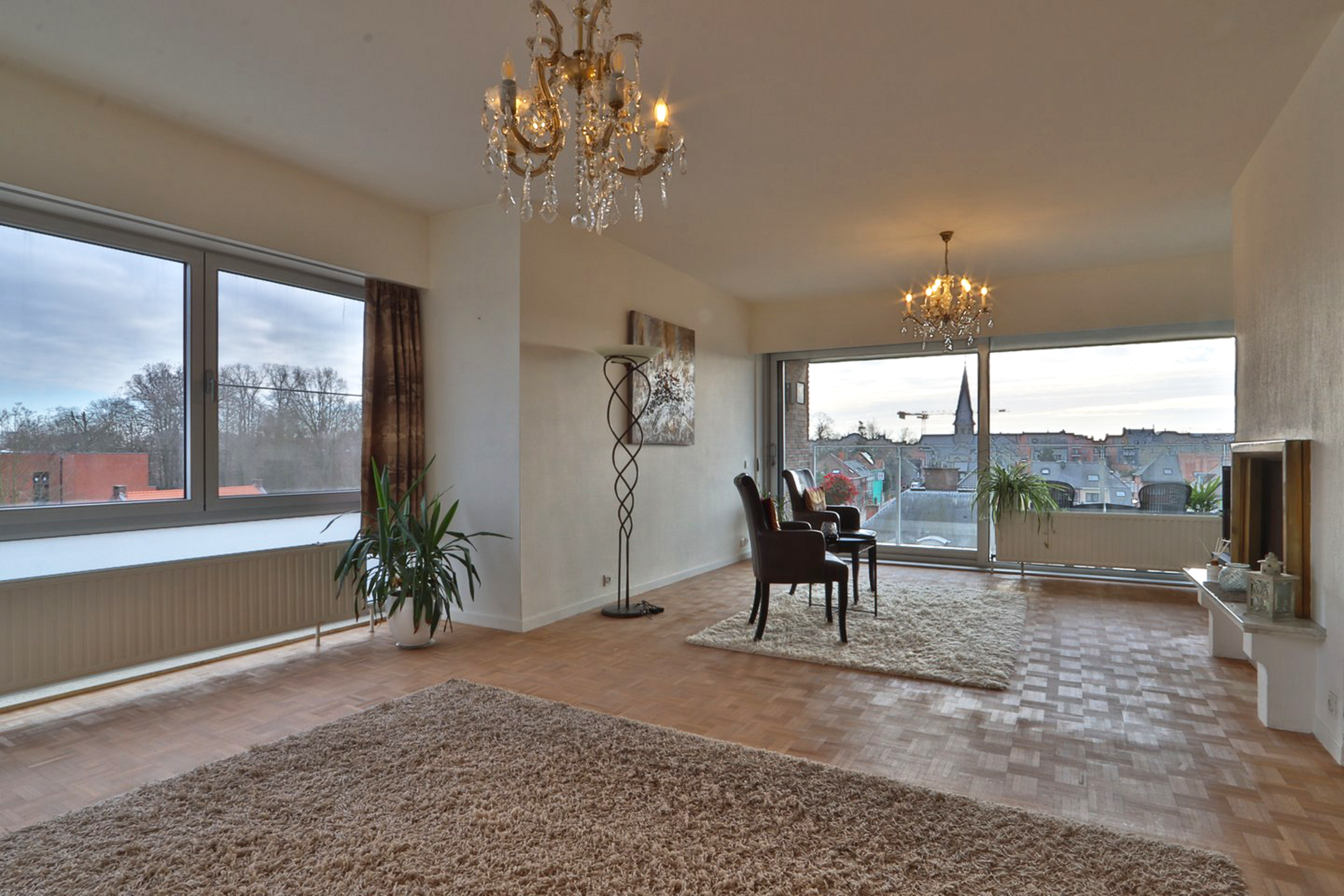 Lichtrijk hoekapp. met 3 slpks. en terras in hartje Beveren - foto 4