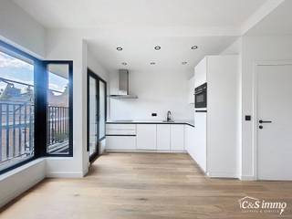 Stap binnen in dit smaakvol afgewerkte appartement, gelegen in een klassevol gerenoveerd gebouw op wandelafstand van het centrum van Edegem.De...
