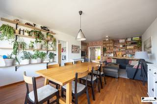 Te koop: Licht en ruim appartement in Merksem!Dit charmante appartement in Merksem biedt de ideale combinatie van comfort, stijl en functionaliteit...