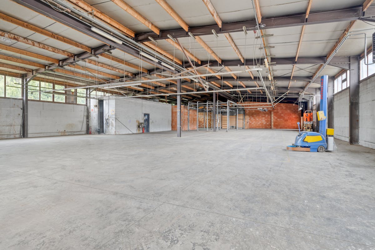 Ruime bedrijfshal van ca. 900 m² te huur op toplocatie in Genk - foto 5