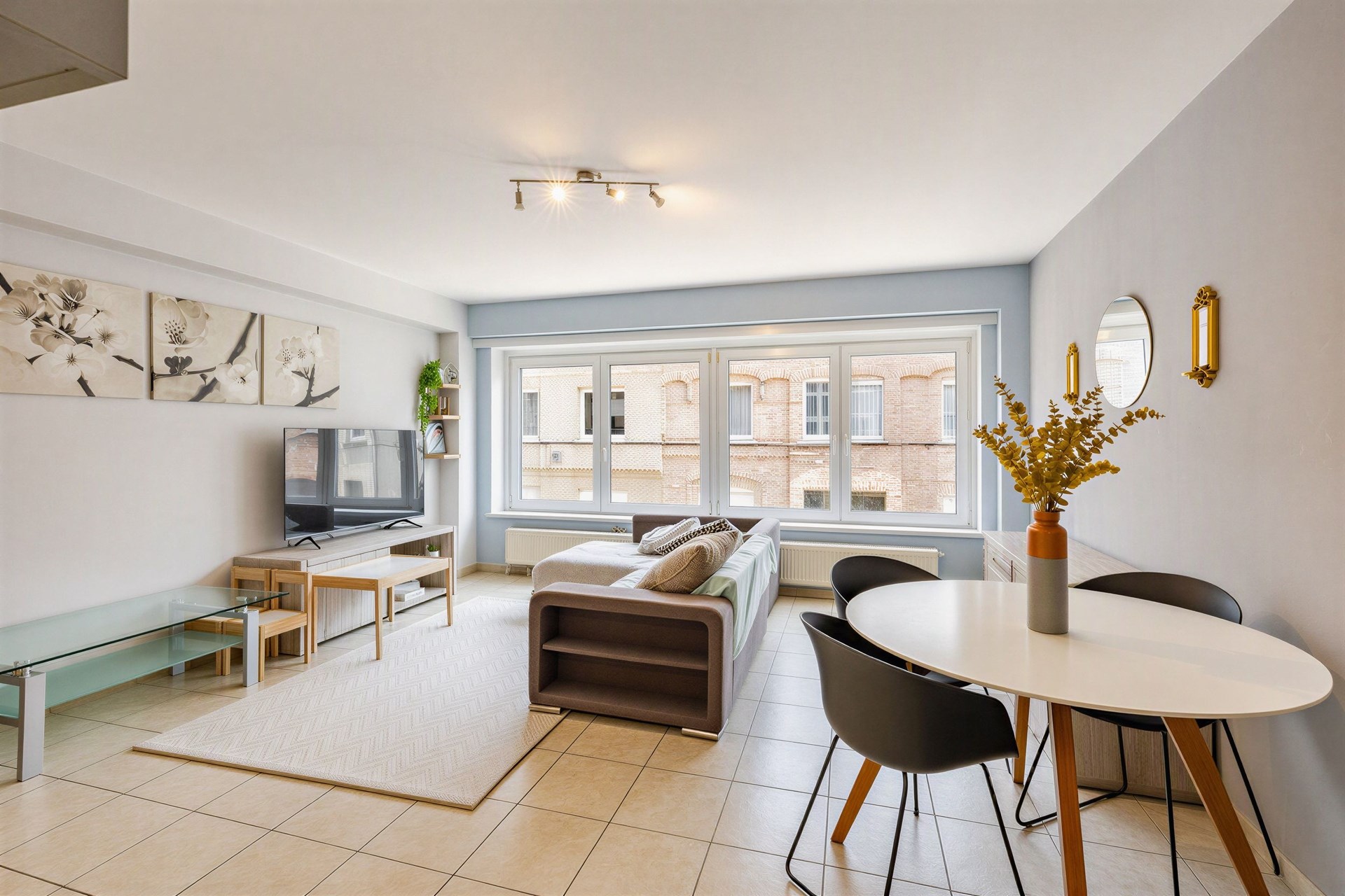 Instapklaar appartement met 2 slaapkamers - foto 2