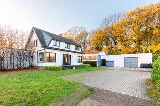 Wilrijk/Edegem - Villa met 4 slaapkamers + garage + ruim magazijn (500²). Op een riant perceel van 11.500m² gelegen op de strategische grens Edegem...