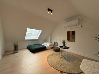 Deze recentelijk volledig gerenoveerde studio is gelegen nabij zwembad Rooigem en het prachtige Natuurreservaat Bourgoyen.<br />Ideaal voor starters, ouders met studerende kinderen,...<br />Het gebouw bestaat uit 6 studio's en 1 appartement.<br /><br />Kenmerken:
<ul>
	<li>Moderne afwerking: nieuwe vloeren, ramen, dak, elektriciteit, keukens, en badkamers</li>
	<li>Voorzien van warmtepomp voor efficiënte verwarming en koeling</li>
	<li>Uitstekende locatie: vlakbij winkels, openbaar vervoer en ontspanningsmogelijkheden</li>
</ul>
Elke unit beschikt over:

<ul>
	<li>Ingerichte keuken (met oven, kookplaat, dampkap)</li>
	<li>Moderne douchekamer met toilet</li>
	<li>Sommige studio’s hebben een duplex indeling</li>
</ul>
Plan vandaag nog uw bezoek! Contacteer ons via mail of bel Arcade Vastgoed.