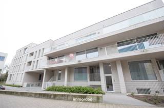 Mooi en ENERGIEZUINIG appartement gelegen te Overwale, nabij de Voskenslaan, de Sterre en op wandel afstand van het Sint-Pieters station, doch...