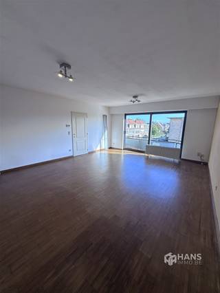 <p><span>Well located 100m² 2-bedroom apartment on the third floor. </span></p><p><span> </span></p><p><span>This spacious 2-bedroom apartment combines the luxury of being located near the center, the necessary connecting roads to Brussels, Mechelen and Antwerp, as well as the proximity of schools and all kinds of stores with a very quiet location. So you simply have the best of both worlds in a central location with excellent mobility.</span></p><p><span> </span></p><p><span>Layout:</span></p><p>-<span> Living room of</span><span>31m²</span><span> on tiles with passage to the front terrace on stone. </span></p><p><span>- Kitchen of 7m² on tiles equipped with electric hob, double sink, washing machine and fridge.</span></p><p>-<span> Two bedrooms of</span><span>10m²</span><span> & </span><span>16m²</span><span> on tiles.</span></p><p>-<span> Bathroom of</span><span>5m²</span><span> on tiles with sink, bath with nozzle. </span></p><p><span>- Separate toilet with sink on tiles.</span></p><p><span>- Separate storage room/dressing/office of 9m². </span></p><p><span> </span></p><p><span>Extra:</span><span> </span></p><p><span>- private storage room in garages on ground floor.</span></p><p>-<span> Fixed costs </span><span>€80</span><span> (</span><span>trustee, elevator maintenance, weekly cleaning of common parts, water consumption private + common, common maintenance, emptying septic tanks</span><span>) </span>. </p><p><span>- Favorable EPC: 116.</span></p><p><span>- Close to public transport and parks. </span></p><p><span>- For all our offers or a free estimate go to www.hansimmo.be or contact 03/290.30.30 or ask your personal broker.</span></p><p><span> </span></p><p><span> </span></p><p><span> </span></p>