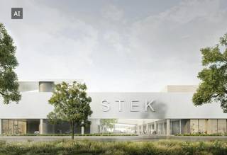Met BOST geeft ontwikkelaar Futurn de voormalige bedrijfssite van Bostoen in Drongen een nieuw leven als hedendaagse KMO-campus. Het ontwerp valt op door een slim, gestapeld bedrijfsgebouw over twee verdiepingen mét parkeren op het dak. Zo wordt elke vierkante meter optimaal benut en ontstaat er een eigentijdse, duurzame werkplek waar uiteenlopende ondernemingen ruimte vinden om te groeien.<br /><br />Het project bevindt zich op een absolute toppositie aan de westelijke rand van Gent (Drongen), direct gelegen aan de R4 en de N466. Dankzij deze uitstekende ligging is er een vlotte ontsluiting en verbinding met de snelweg E40 (Kust - Brussel - Luik). Ook voor zachte weggebruikers en openbaar vervoer is het terrein perfect bereikbaar: er ligt een fietspad langs de R4 en N466, een bushalte van De Lijn bevindt zich op amper 250 meter en het NMBS-treinstation van Drongen ligt op 1,5 km afstand.<br /><br />Het aanbod in Fase 1A, genaamd STEK, omvat diverse flexibele en schakelbare ruimtes, geschikt voor uiteenlopende bedrijfsactiviteiten: <br /><br />Gelijkvloers:<br /><br />- 17 schakelbare KMO-units (211 m² - 561 m²)<br />- Casco oplevering<br />- Vrije hoogte: 6 m<br />- Sectionaalpoort 4m x 5m<br />- Mogelijkheid tot plaatsen warmtepomp-systeem en/of zonnepanelen op het dak<br />- Parking: 2-6 staanplaatsen, afhankelijk van de unit<br />- aansluiting laadpalen<br /><br />Eerste verdiep: <br /> <br />- 17 schakelbare KMO-units (144 m² - 233 m²)<br />- Casco oplevering<br />- Vrije hoogte: 6 m<br />- Sectionaalpoort 4m x 5m<br />- Mogelijkheid tot plaatsen warmtepomp-systeem en/of zonnepanelen op het dak<br />- Parking: 2-3 staanplaatsen, afhankelijk van de unit<br />- Aansluiting laadpalen<br />- Draagkracht oprijlaan tot 1.5 ton<br />- Goederenlift<br /><br />ACTIE: aansluitingskosten t.w.v. 12.500 euro worden niet aangerekend bij aankoop vóór 1/12/2026<br /><br />Toegelaten activiteiten: Ideaal voor productie, opslag en verwerking van goederen, onderzoek & ontwikkeling (R&D), alsook groothandel en fysieke B2B-distributie. (Detailhandel B2C, autonome kantoren en afvalverwerking zijn niet toegelaten).<br /><br />Beschikbaarheid:<br />Oplevering voorzien in Q2 van 2028.<br /><br />Hebt u interesse in deze nieuwbouw KMO-units te koop in Drongen? Neem contact op via 09 245 35 35 of business.gent@dewaele.com<br /><br />