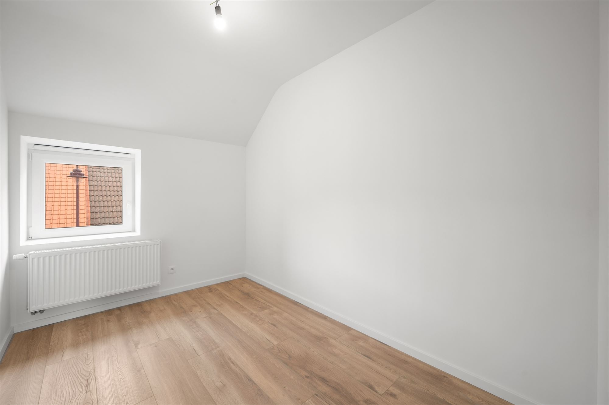 Vernieuwde rijwoning met 3 slaapkamers en tuin - foto 5