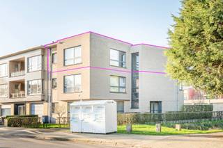 Welkom in de Constant Van Goeystraat, gelegen vlakbij het centrum van Zwijndrecht en op wandelafstand van openbaar vervoer.Dit rustig gelegen...