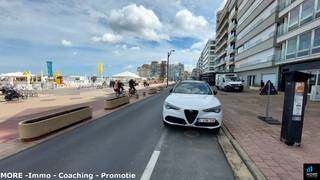 Boutique avec appartement à l'arrière à vendre.<br /><br /><em><u>Emplacement privilégié sur la digue d'Albertstrand à Knokke.</u></em><br /><br /><br /><br /><span><strong>Conditions de vente; Voir www.more.be, "annexes" et sous réserve de disponibilité.</strong></span><br />