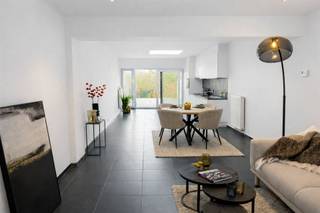 INSTAPKLARE GEZINSWONING MET TUIN AAN HET VRIJBROEKPARK.Op zoek naar een moderne, lichtrijke woning vlak bij het stadscentrum, het station én het...