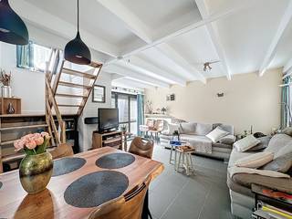 Maison de vacances très bien maintenue avec tout le confort et beaucoup d'intimité. Composition: salle de séjour agréable avec cheminée,...