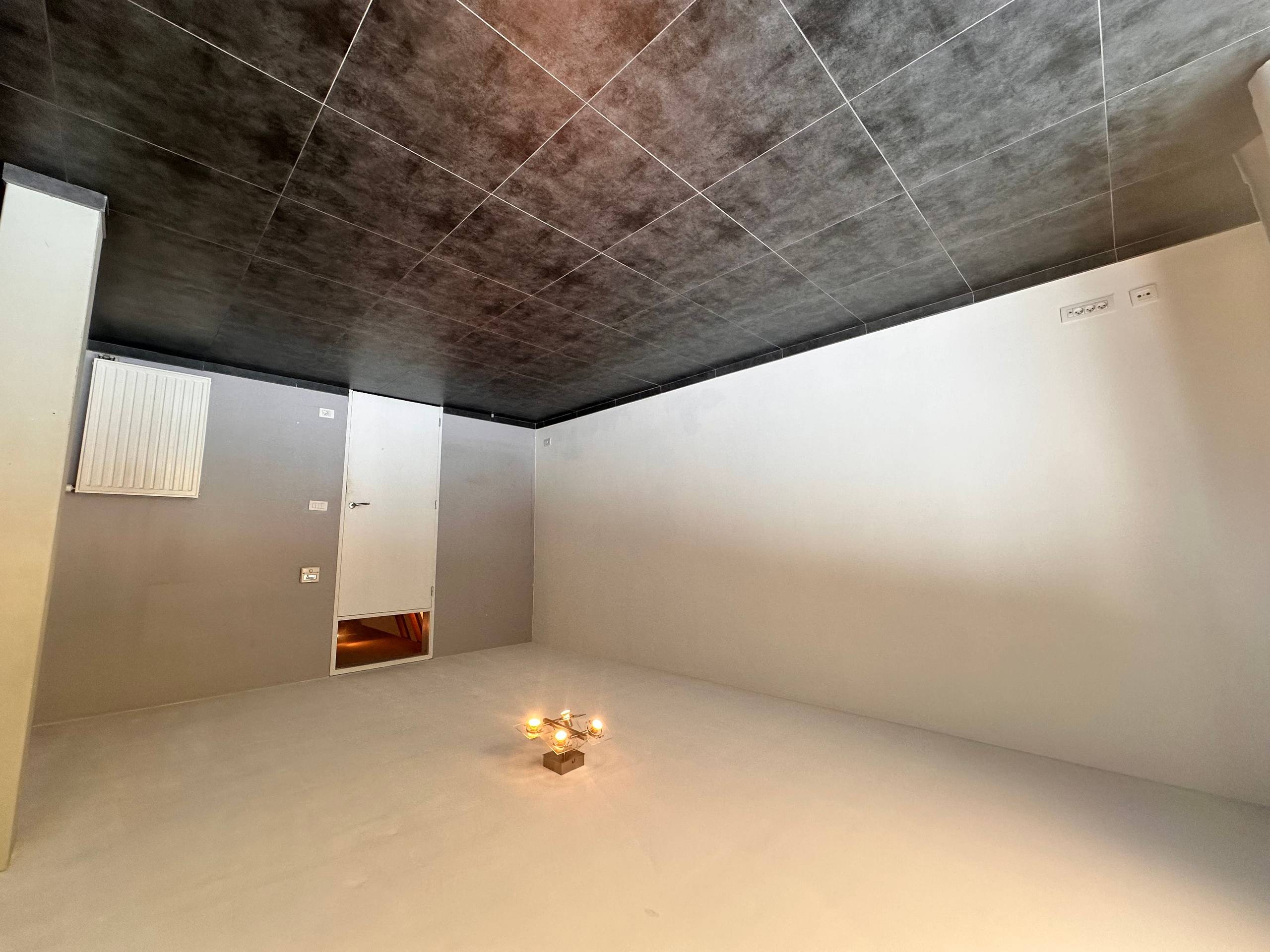 Halfopen woning met 3 slaapkamers en tuin te huur in Roeselare - foto 4