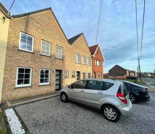 Welkom in Rotselaar! Een gemeente die bekendstaat om haar groene omgeving, uitstekende bereikbaarheid en gezellige dorpskern. De woning is...