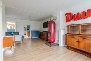 Deze HOB (930m²) heeft een garage achteraan op het perceel van +/- 85m² en overdekte carport. Ramen in PVC zijn nieuw geplaatst in 2020 met...