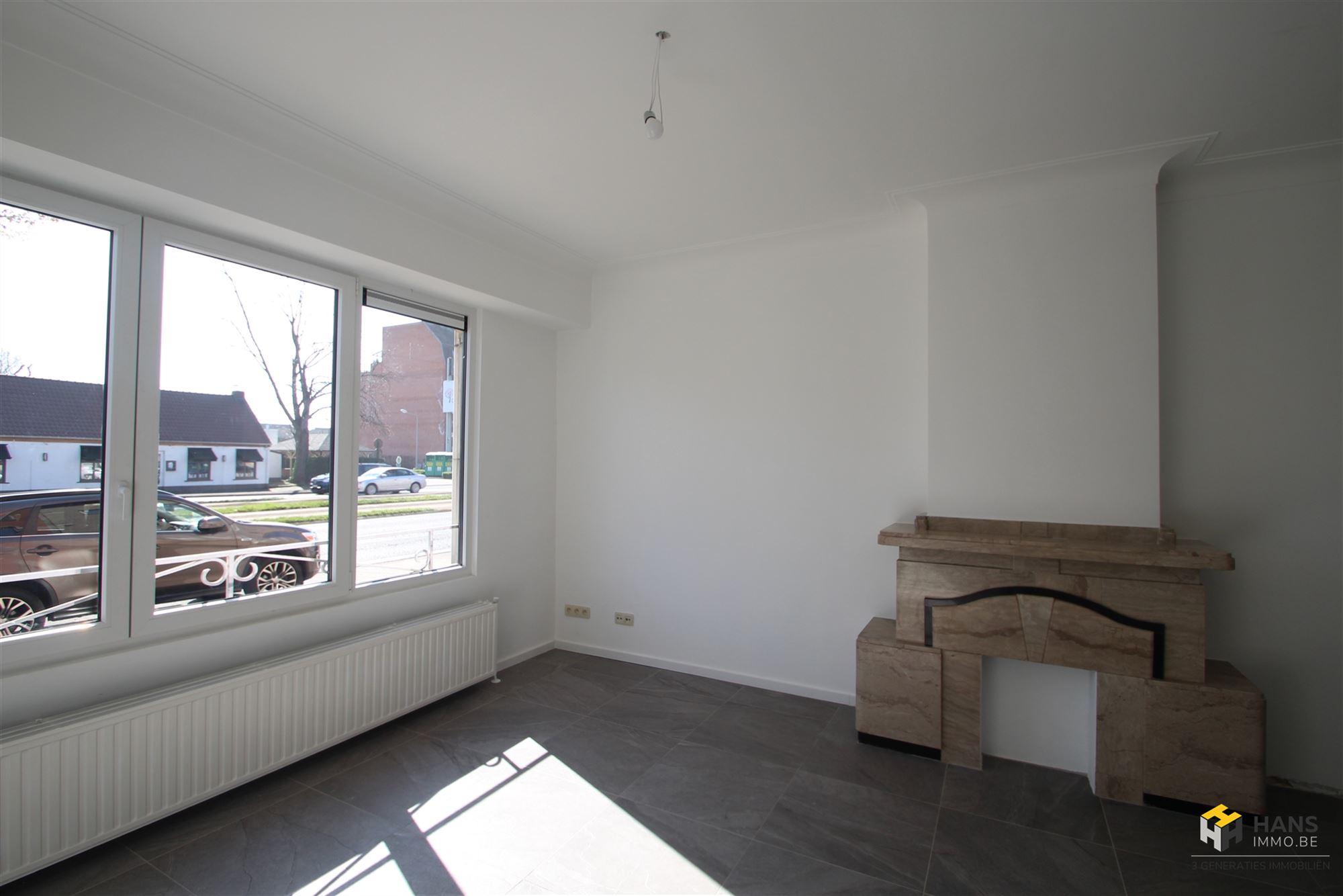 Tot in de puntjes gerenoveerd appartement (60m²) met 2 slaapkamers, overdekt terras en tuin op gunstige locatie in Merksem! - foto 4