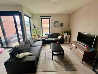 TE HUUR : Recent appartement met 2 slaapkamers, terras en parking in centrum Vilvoorde.Appartement (bouwjaar 2020) te huur vanaf 1 augustus 2026 in...