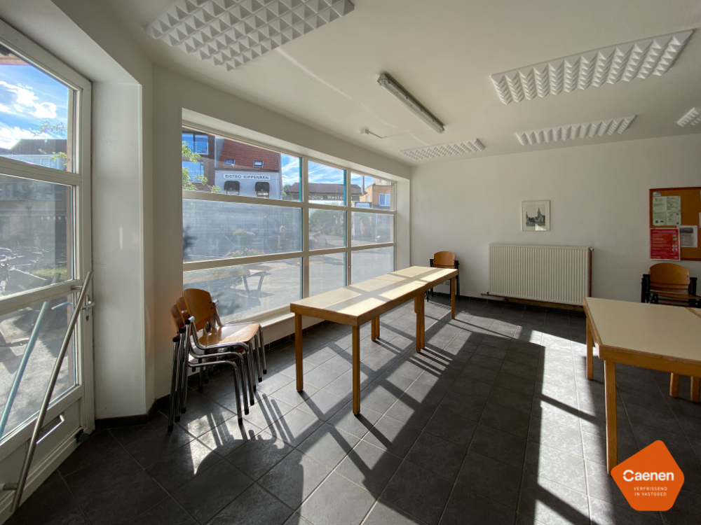 Zeer ruim, lichtrijk handelspand te koop op commerciële locatie! - foto 4