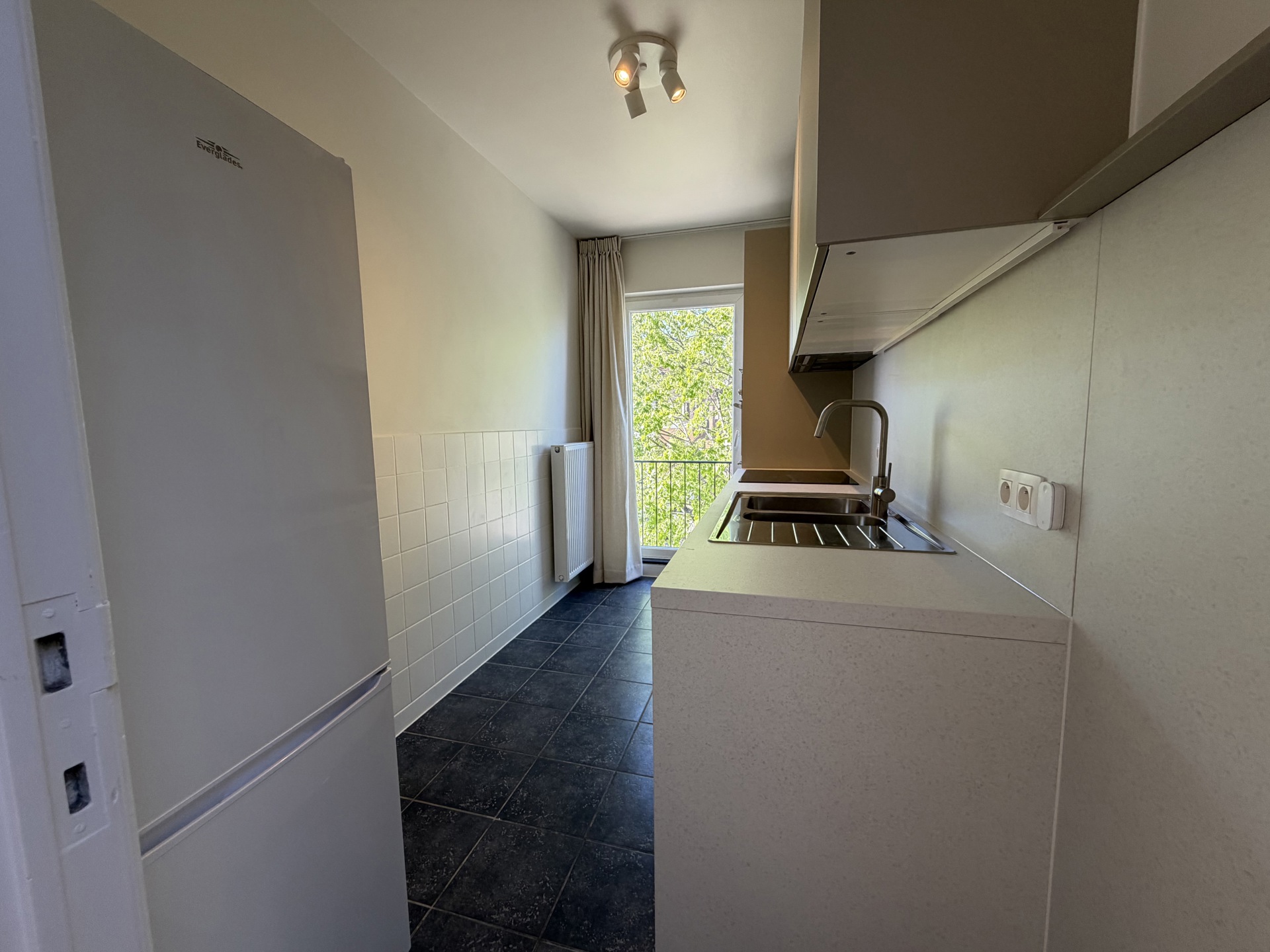 Ruim vernieuwd appartement met twee volwaardige slaapkamers - foto 4