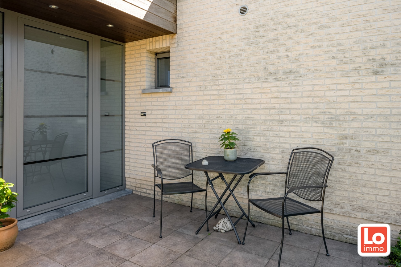Instap klare open woning met ruime inpandige garage en gezellige tuin op een rustige locatie en toch nabij het centrum van Lochristi! - foto 5