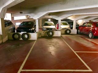 <ul>
<li>étage +3</li>
<li>Emplacement 233</li>
<li>Prix €90/mois</li>
<li>Disponible immédiatement</li>
</ul>