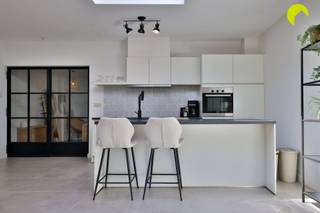 A proximité du centre de Kontich et à proximité des écoles, des commerces et des voies de communication, nous vous proposons cette spacieuse...