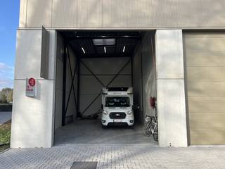 Magazijn van ca. 67 m² te huur in Roeselare in het nieuwbouwproject Bazuin met private parkeerplaats. Het magazijn is gelegen in de nabijheid...